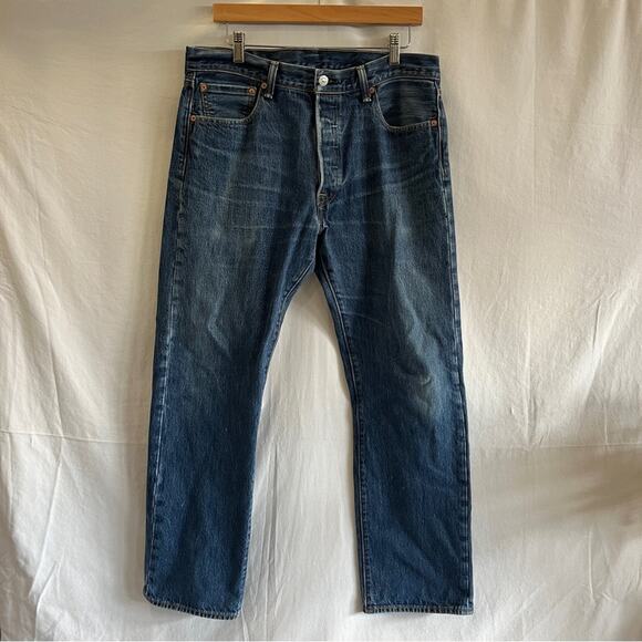 Levi's 501 Buttonfly Straight Medium Wash Denim Jeans Mens 34x30 Classic Basic - Picture 1 of 10